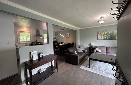 Peterborough House | 4-bedroom bungalow in tranquil Peterborough with AC, and putting green