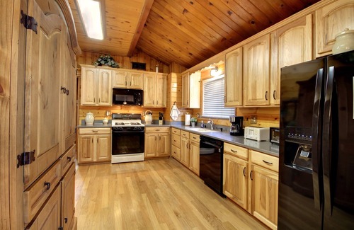 Big Bear Cabin | 4 Bedroom cabin, dog friendly with large private fenced yard and EV charger