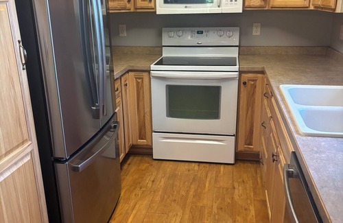 Alexandria Cabin | 4-bedroom cabin in enchanting Alexandria with WiFi, AC