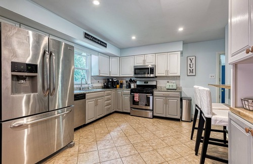 Annapolis House | 4 Bedroom - Completely updated. Super safe neighborhood close to USNA stadium