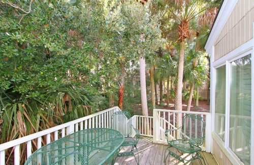 Tarpon Pond Cottage | 4 bedroom cottage close to the beach!