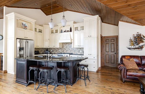 Gravenhurst Cottage | 4-Bedroom Cottage Gravenhurst on Muldrew Lake.