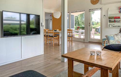 Pøt Strandby House | 4 Bedroom Cozy Home In Juelsminde