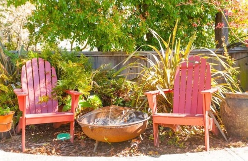 Lucas Valley-Marinwood House | 4 bedroom cozy mid-century modern home w/pool