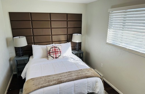 Westminster House | 4 bedroom Cozy Townhome w/ 1car garage. - 15 min to Downtown Denver