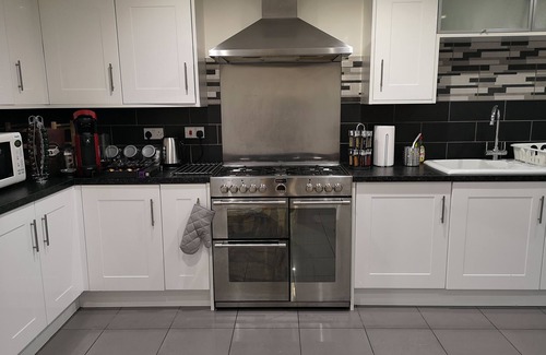 Swinton House | 4 BEDROOM DETACHED HOUSE IN THE POPULAR QUIET NIGHTINGALE GARDENS