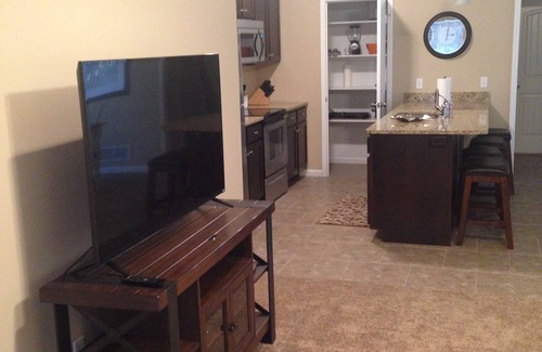 Columbia House | 4 bedroom downtown. Cheaper than a hotel!