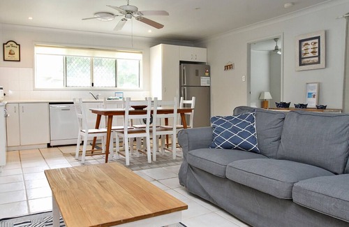 Amity Point House | 4 Bedroom Family Beachhouse backing on to bush