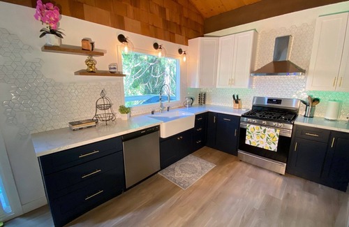 Crestline Cabin | 4 Bedroom Family Cabin 5 min stroll to Lake Gregory!