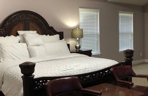 Dallas House | 4-Bedroom Family-Friendly Vacation Whole House Rental