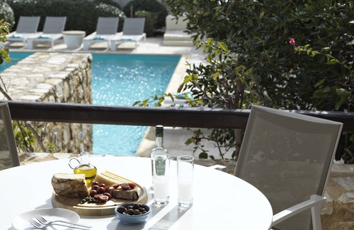 Finikas Villa | 4 bedroom Family Villa with shared Pool & Sea View