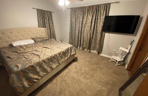 Purvis Other | 4-bedroom farmhouse in charming Purvis with WiFi, AC. Book now