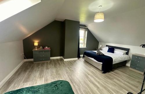 Coleraine House | 4 Bedroom Forest View House & Hot Tub Sleeps