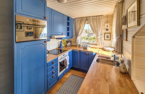Sund House | 4 bedroom gorgeous home in Steinsland