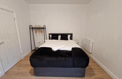 Mountain Ash Apartment | 4 Bedroom Ground Floor Apartment