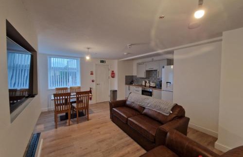 Mountain Ash Apartment | 4 Bedroom Ground Floor Apartment