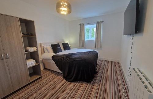 Mountain Ash Apartment | 4 Bedroom Ground Floor Apartment