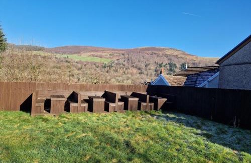 Mountain Ash Apartment | 4 Bedroom Ground Floor Apartment