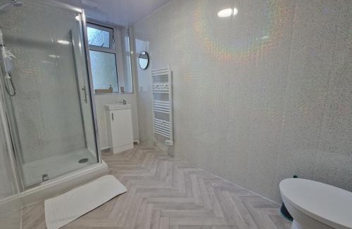 Mountain Ash Apartment | 4 Bedroom Ground Floor Apartment