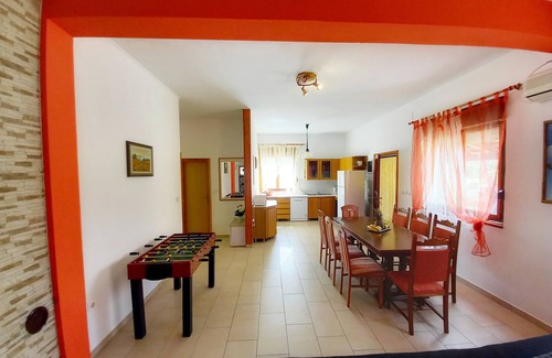 Vodnjan House | 4 bedroom holiday house with private pool in village Sveti Kirin, pet friendly