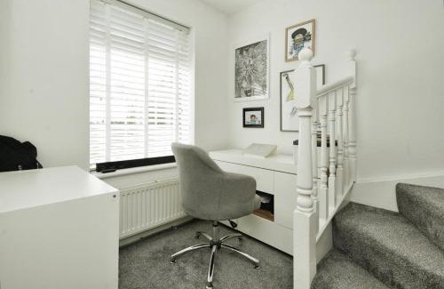 Brighton House | 4 Bedroom Home In Brighton With Hot Tub