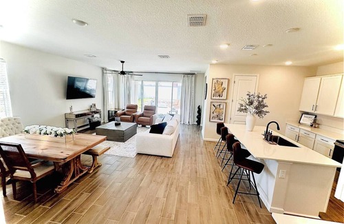 Tavares House | 4 Bedroom Home near Hickory Point Park –Soccer, Volleyball & Boat Ramp, Tavares