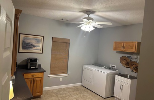 Lincolnton Cottage | 4-bedroom home on Clark’s Hill Lake with, AC, WiFi, Covered Dock & Boat Ramp.