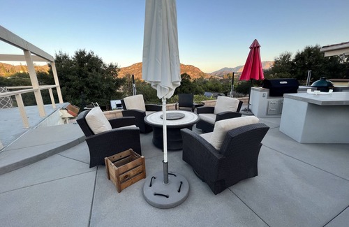 Alpine House | 4 bedroom home pool and jacuzzi foot of mountain 30 min from San Diego beaches