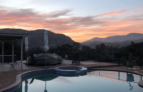 Alpine House | 4 bedroom home pool and jacuzzi foot of mountain 30 min from San Diego beaches