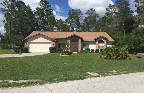 Spring Hill House | 4 Bedroom Home Retreat in Spring Hill, Heated Pool, Free Cable TV and Internet.