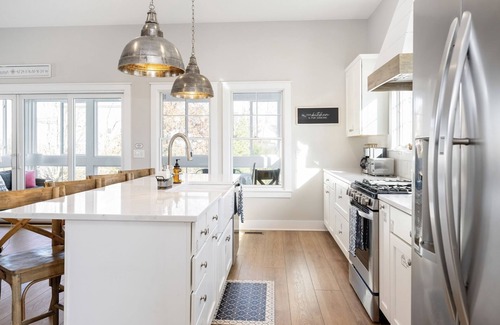 Miami Park House | 4 bedroom home w hot tub. Tram down to the beach.