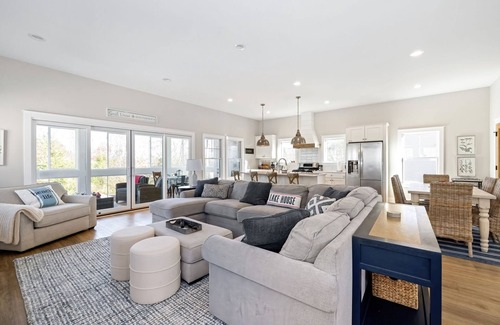 Miami Park House | 4 bedroom home w hot tub. Tram down to the beach.