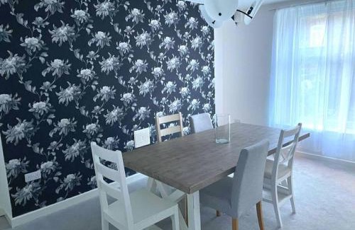 Bon-y-maen House | 4-bedroom home with off-road parking