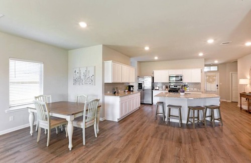 Shenandoah House | 4 bedroom home with neighborhood playground!