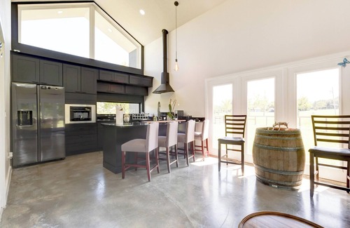 Clermont House | 4-bedroom house- Black Sheep Hideaway: Modern Countryside Serenity