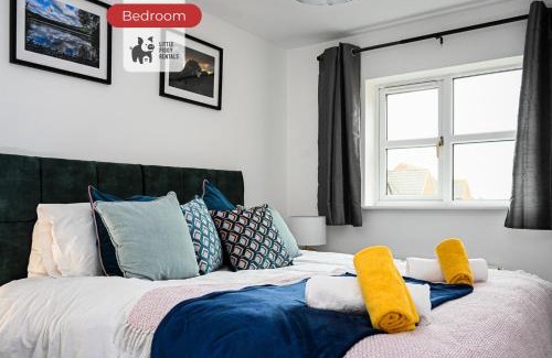 Gloucester House | 4 Bedroom House By Littlepiggyrentals Short Lets & Serviced Accommodation Gloucester With Free Wi-Fi