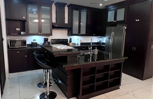 Sector 1 Nor-Oeste House | 4-bedroom house in delightful San Pedro Sula with private pool, mountain views
