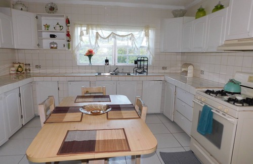 Rock Sound House | 4-bedroom house in fabulous Rock Sound with WiFi, AC on scenic hilltop
