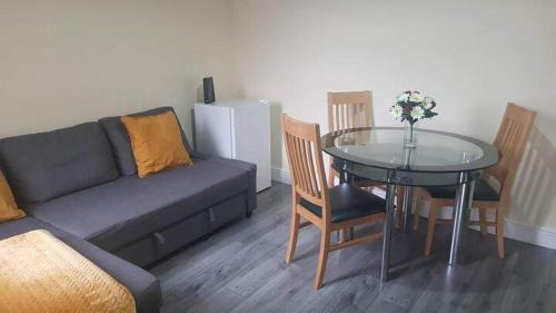 Grays House | 4 Bedroom House in Grays - Sleeps 6 & Parking