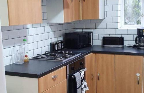 Grays House | 4 Bedroom House in Grays - Sleeps 6 & Parking