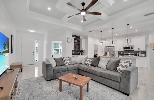 North Port House | 4-bedroom house in pleasant North Port with WiFi, AC