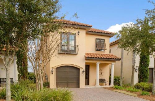 Villa Lago House | 4 Bedroom house on the golf course with 2 golf carts!