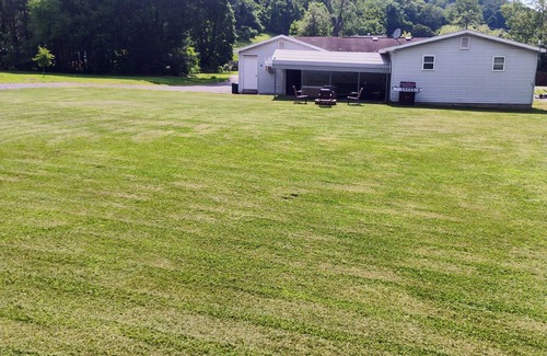 Minden House | 4 bedroom house outside of OakHill sleeps 12 nn