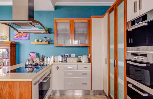 Hermanus House | 4-bedroom house overlooking the sea on the cliff path in Hermanus