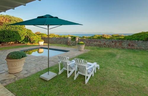 Hermanus House | 4-bedroom house overlooking the sea on the cliff path in Hermanus