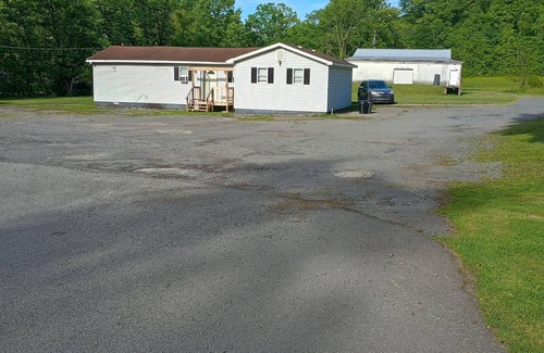 Minden House | 4 bedroom house sleeps 13 with huge backyard right before Ace Adventure resort