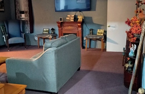 Minden House | 4 bedroom house sleeps 13 with huge backyard right before Ace Adventure resort