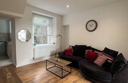 Castle House | 4 Bedroom House, Sleeps 7 - Central & Pet Friendly