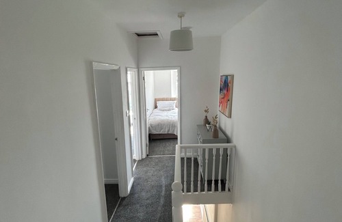 Castle House | 4 Bedroom House, Sleeps 7 - Central & Pet Friendly