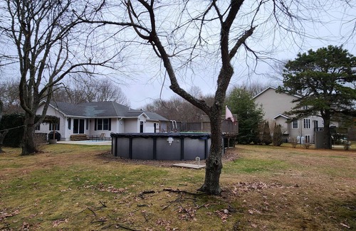 Green Hill House | 4-bedroom house in charming South Kingstown, wifi, AC, Private beach parking
